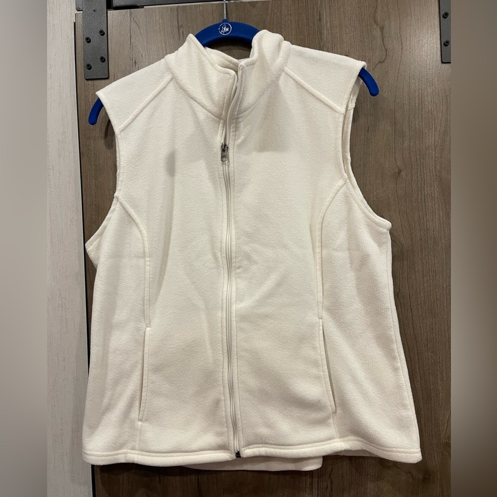 BASS Off White Vest, size L